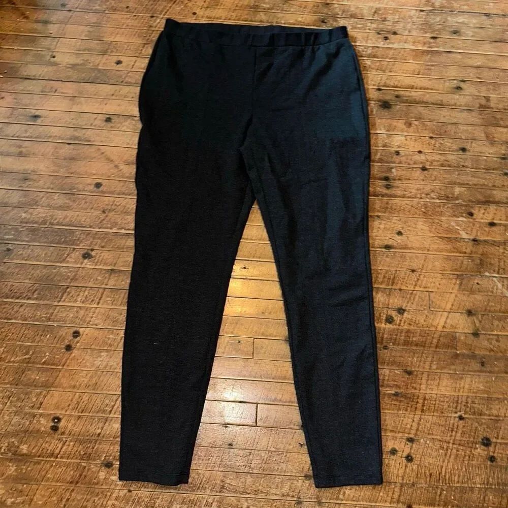 Chico’s black knit straight leg 2/12 short pull on pants